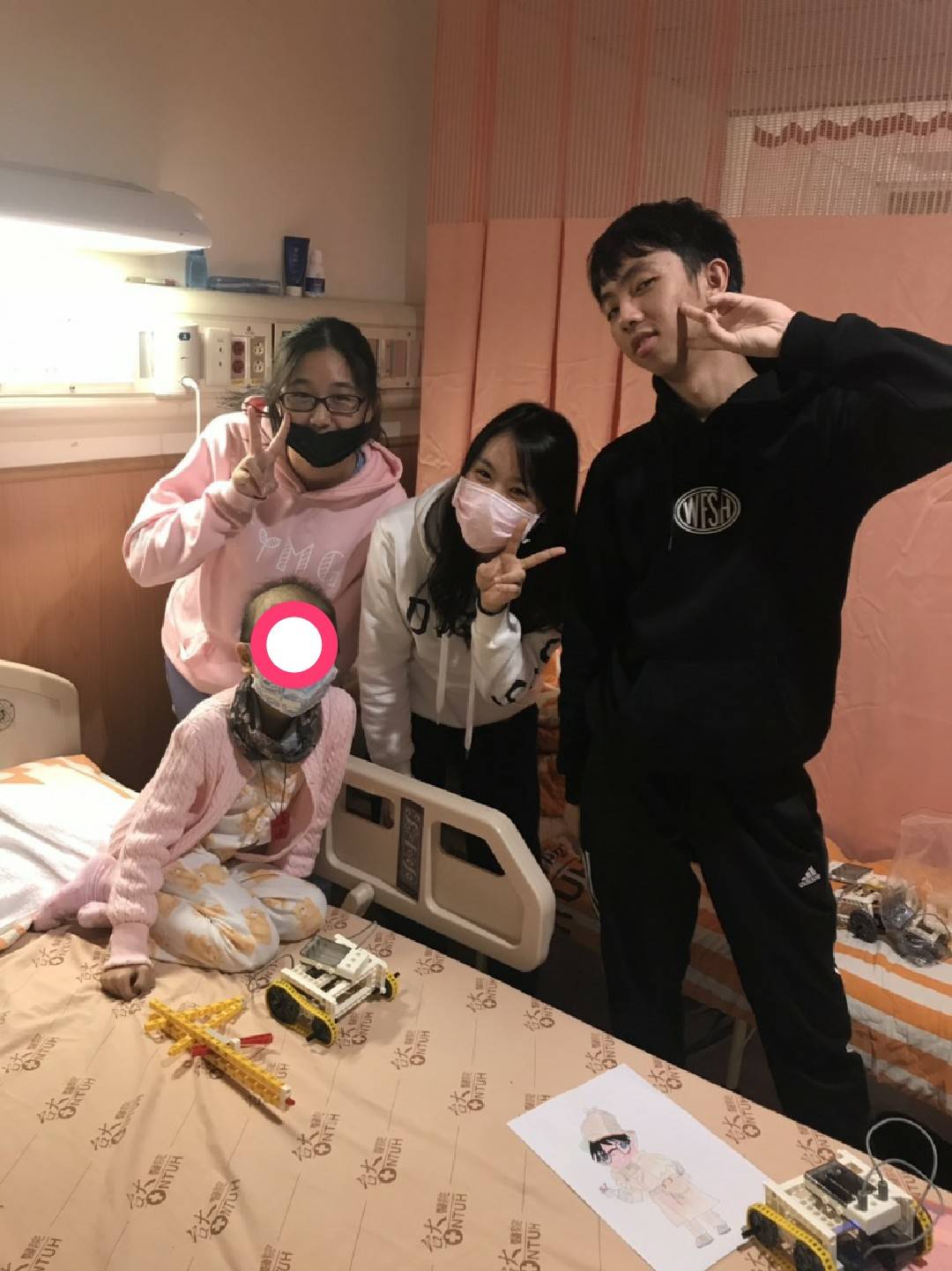 帶著智高積木來台大醫院當聖誕老公公囉~