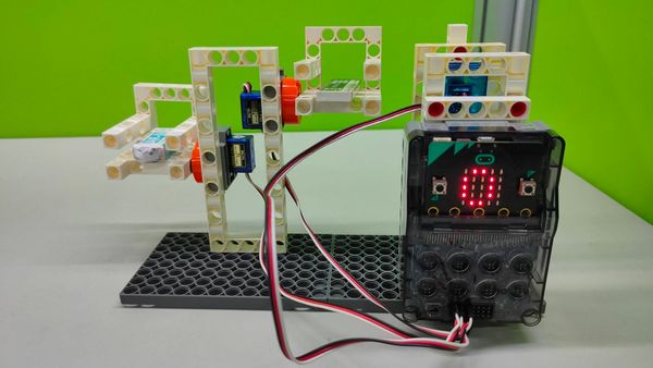 [教育時光機 EP5] 程式教育的新興生力軍登場!－micro:bit x 自動販賣機