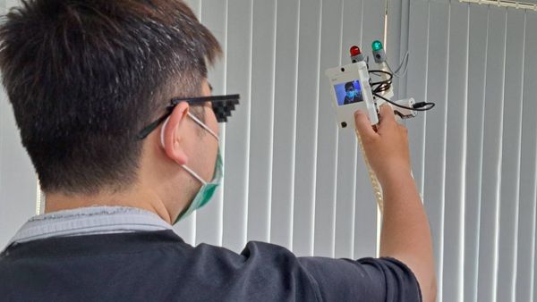 [Educational Time Machine EP9] The Age of AI Technology! Webduino x Voice Recognition Selfie Device