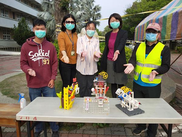 和仁防疫小尖兵~自動感應酒精噴灑機器人