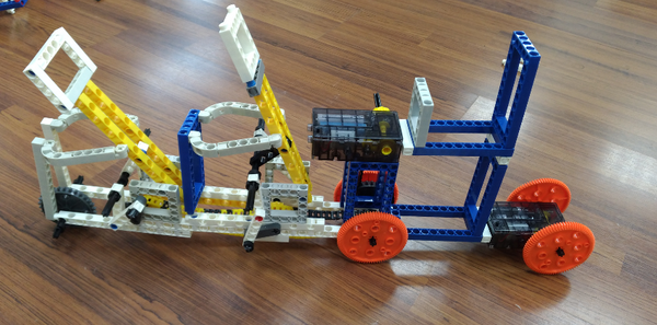 動力腳踏車之連桿機構